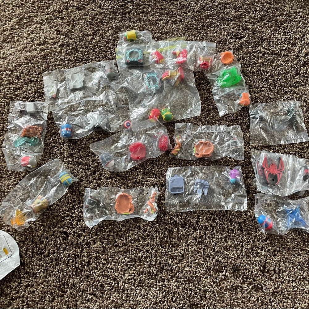 Large lot Marvel Tsum Tsum figures with accessories